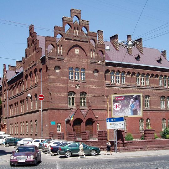 2 Leontovycha Street