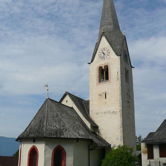 Kath. Pfarrkirche hl. Leonhard mit Friedhof