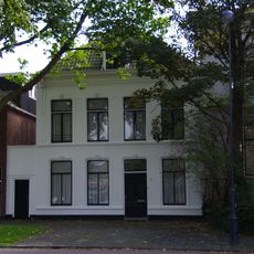 Neoclassicistisch gepleisterd statig herenhuis