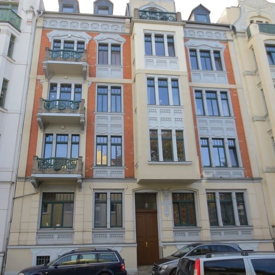 Mietshaus in geschlossener Bebauung Lotharstraße 3