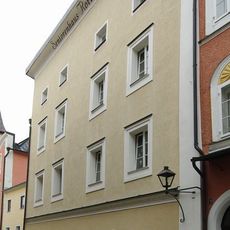 Ehemals Wohn- und Geschäftshaus, jetzt Seniorenwohnhaus
