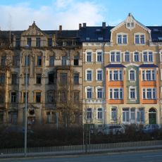 Mietshaus in halboffener Bebauung mit Vorgarten Neefestraße 85