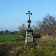 Kříž u cesty na západním okraji Nebužel
