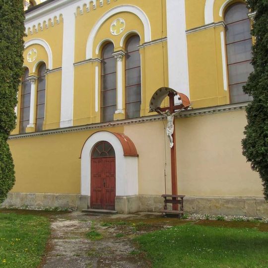 Dřevěný kříž v Náměšti na Hané u kostela