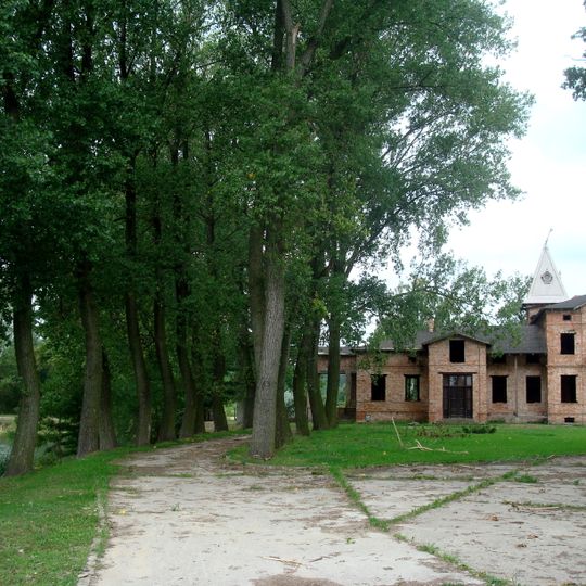 Park z alejami dojazdowymi