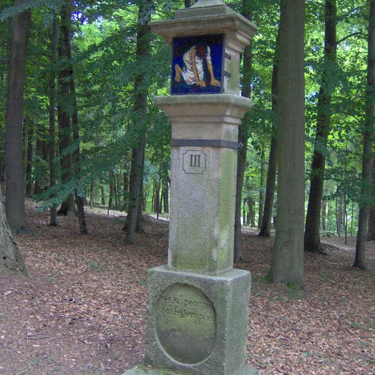 Boží muka na křížové cestě u Kamenice nad Lipou - 3. zastavení