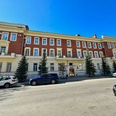 Мөштәри урамы, 9