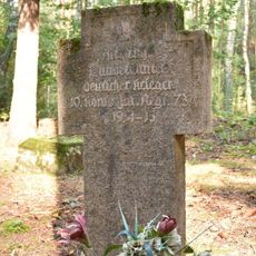 Cmentarz ewangelicki, 100 m na zachód od wsi