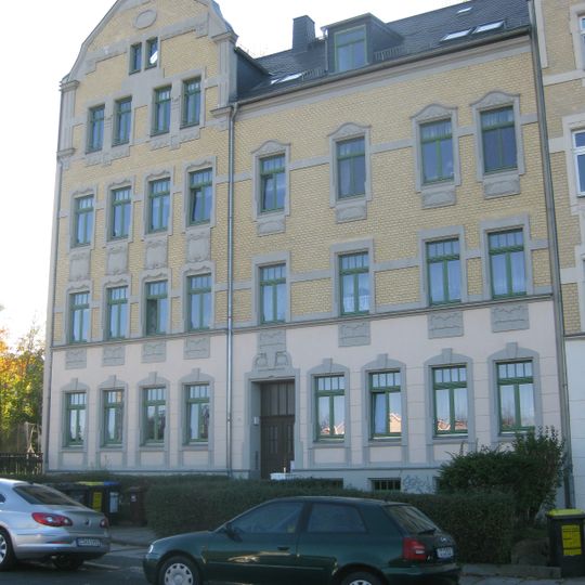 Mietshaus in halboffener Bebauung mit Vorgarten Kaulbachstraße 10