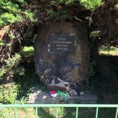 Pomník osvobození v Revoluční ulici v Měšicích