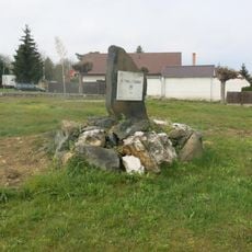 Tyršův a Fügnerův pomník na návsi v Kojicích