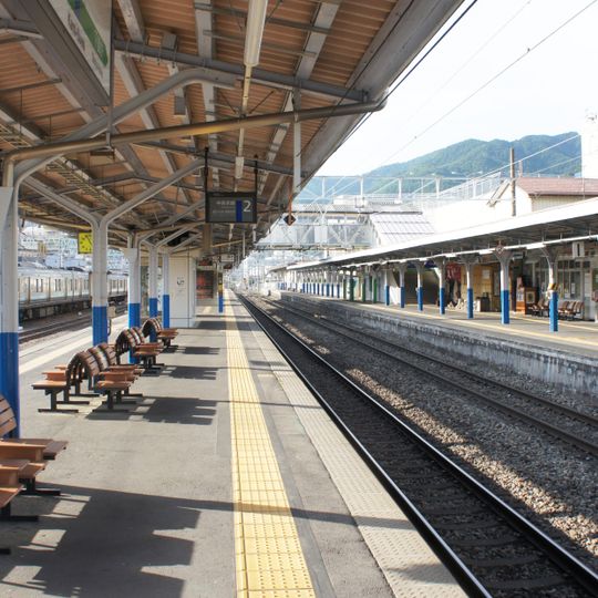 Kami-Suwa Station