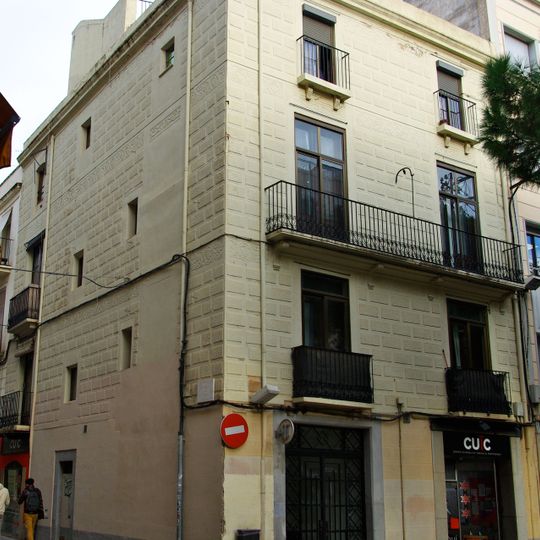 Building in plaça de Catalunya, 7