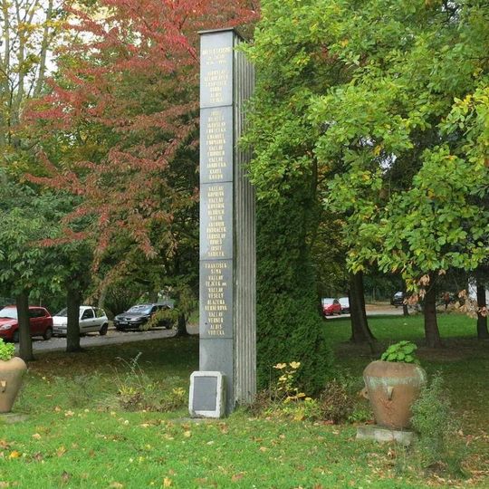 Pomník obětem fašismu ze Záluží 1939-1945 v Bezručově ulici v Horním Litvínově