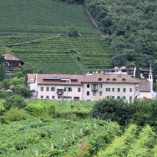 Heinrichshof mit Kapelle