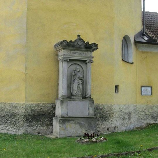 Kaplička v Libkově Vodě u kostela