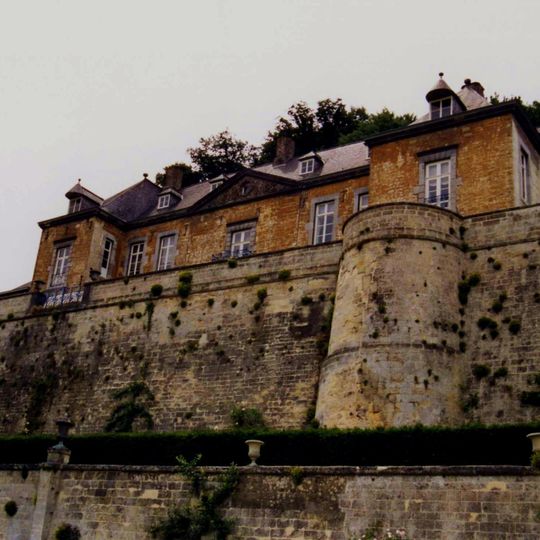 Kasteel Neercanne: terrasmuur met bordes