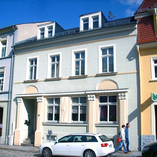 Bankgebäude in geschlossener Bebauung Julius-Kühn-Platz 10