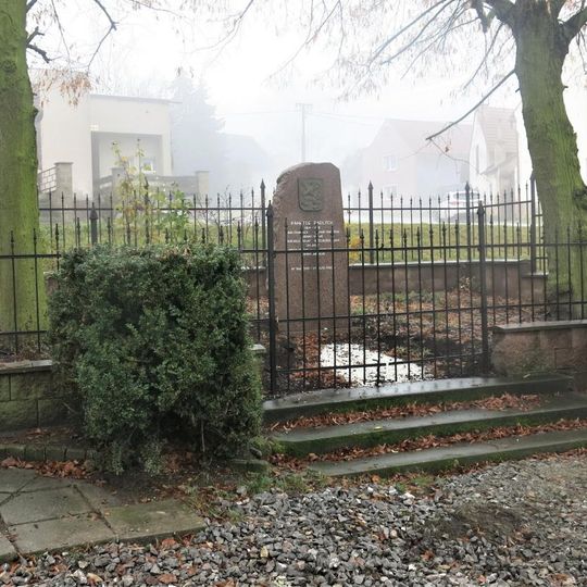 Pomník padlým na návsi v Dřínově