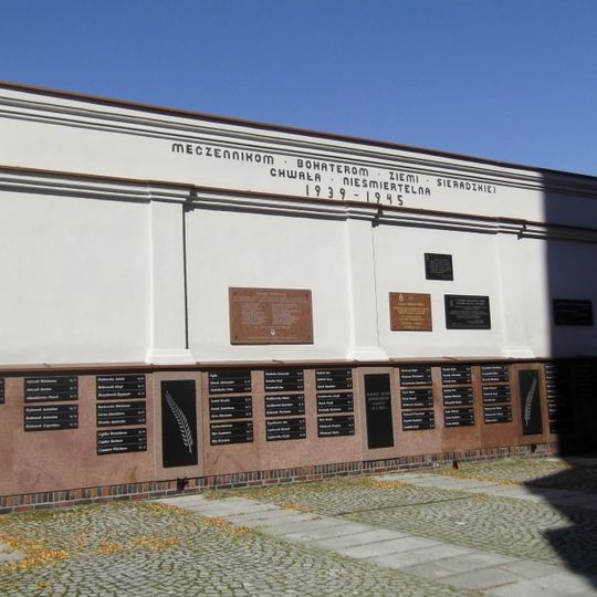 Cmentarz kościelny i otoczenie budynków parafialnych