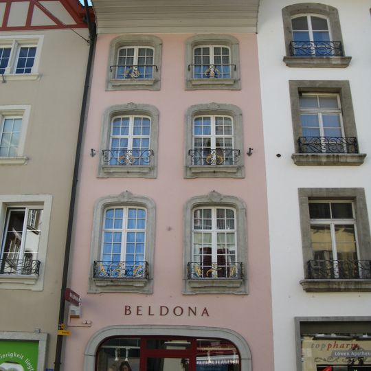 Residential building Rathausgasse 38