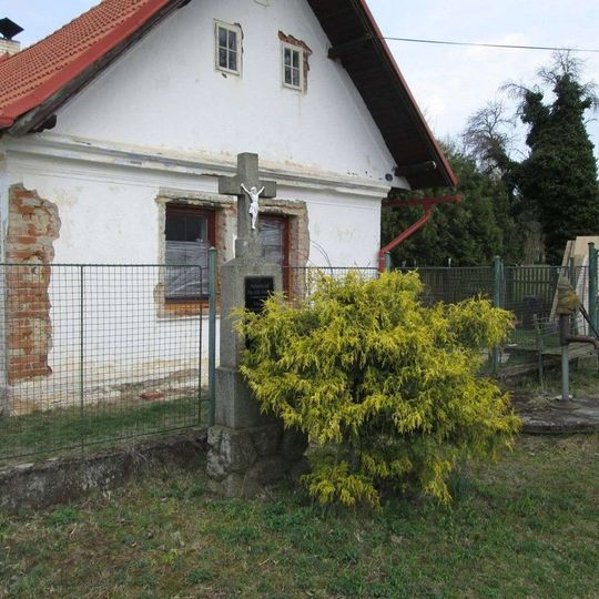 Kříž ve Vlčí u rozcestí