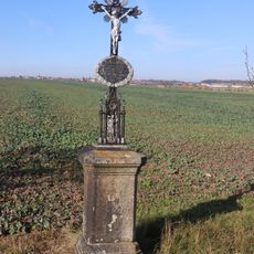 Kříž u silnice severně od Valče