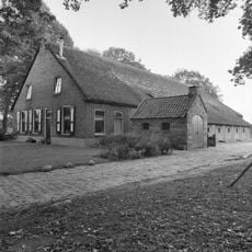 Rheebruggen 10, Ansen