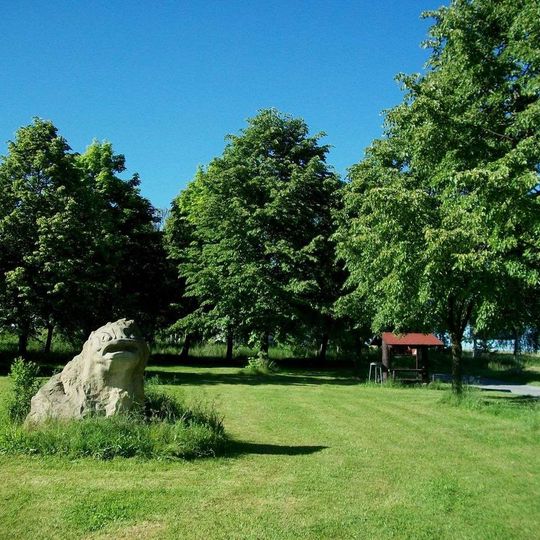 Socha žáby severně od Kozojed