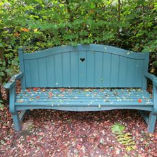 De Wiersse: houten, groen geschilderde tuinbank