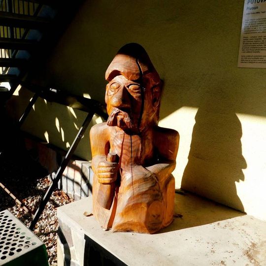 Socha Pivouna v Kytíně