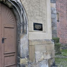 Pamětní deska občanům zabitým 1634 na kostele svatého Jiljí v Nymburku