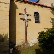 Kříž u kostela v Jažlovicích