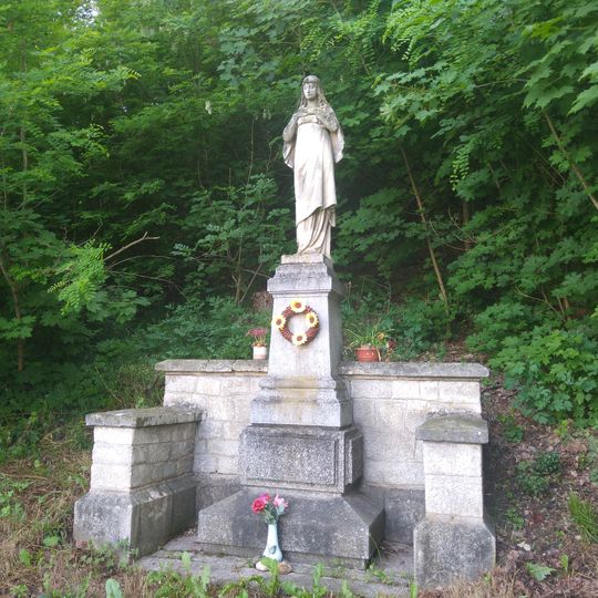 Socha u silnice na Opatovice