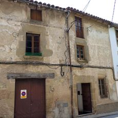 Conjunt de tres cases unifamiliars al carrer Barcelona