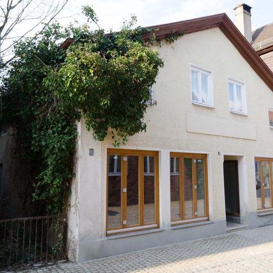 Wohn- und Geschäftshaus