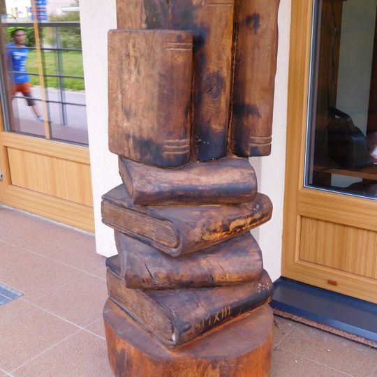 Sculpture in front of library in Rudník