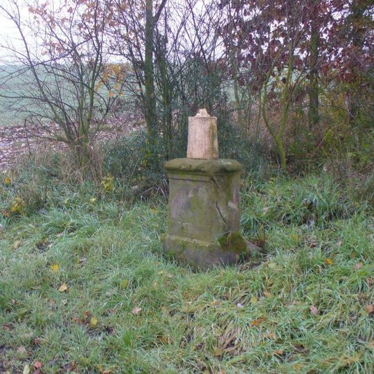 Kříž u polní cesty západně od Hřivic