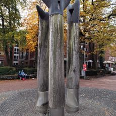 3 steles