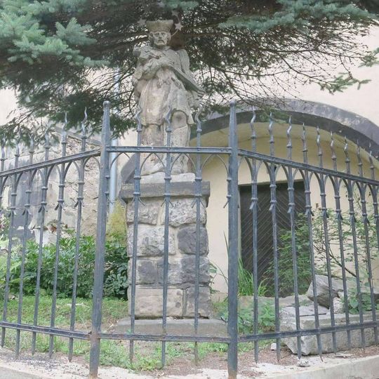 Socha svatého Jana Nepomuckého u kostela Nanebevzetí v Krupce