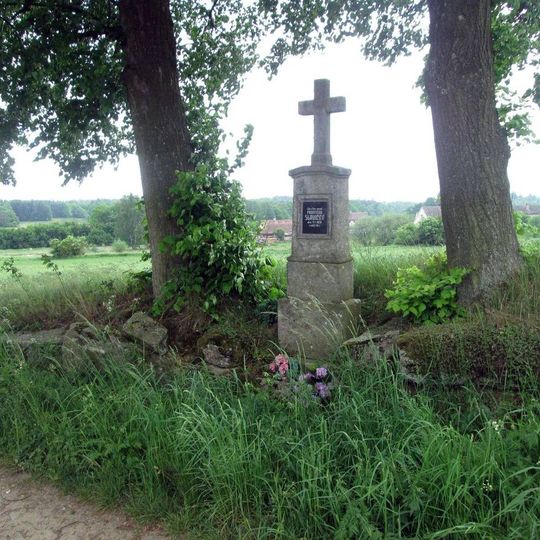 Kříž východně od Pole