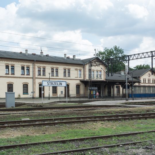 Zespół dworca kolejowego w Strzelinie