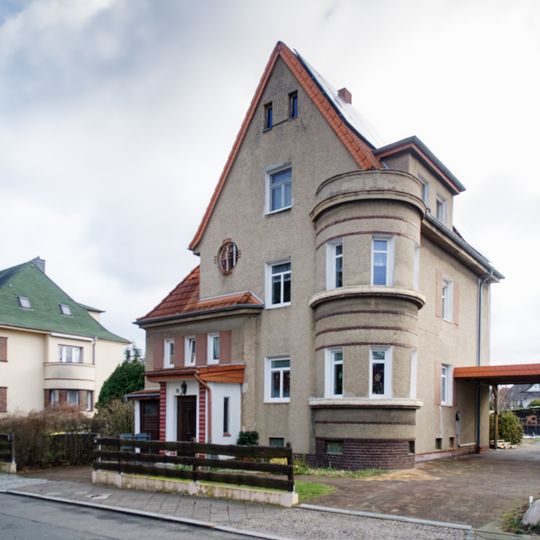 Wohnhaus in offener Bebauung Nicolaus-Lenau-Straße 15