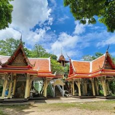 Wat Phra Phutthabat Khao Luk Chang