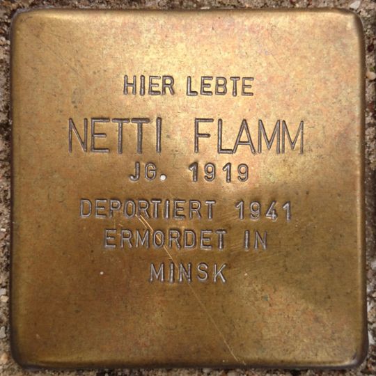 Stolperstein en memoria de Netti Flamm