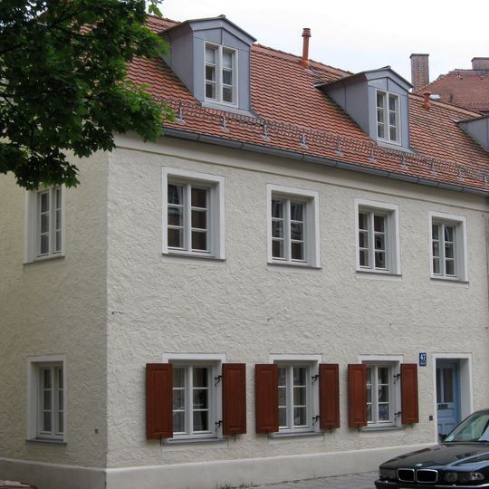 Kleinhaus mit Schopfwalm