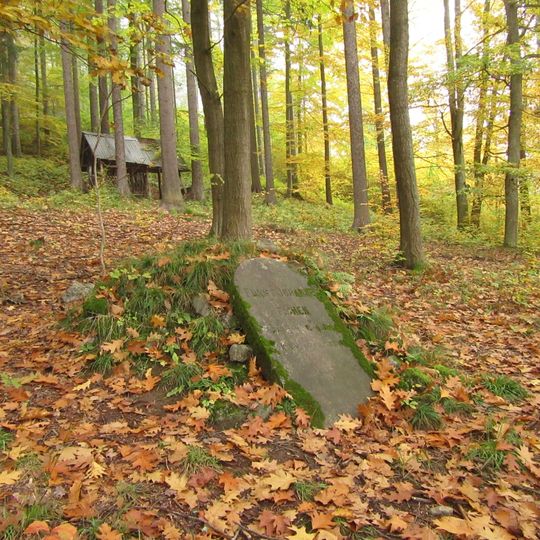 Památník v Rudě nad Moravou u lesní cesty