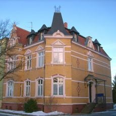 Wohnhaus, nach links in geschlossener Bebauung Friedrichsstraße 10b