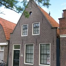 Huis met oorspronkelijk zadeldak
