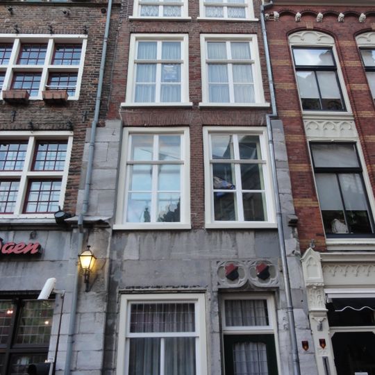 Pand, dat oudtijds deel uitmaakte van de Lakenhal en het Gewandhuis